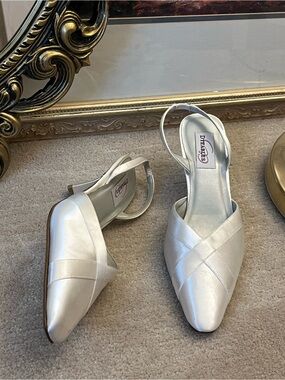 Women's Dyeables Satin Slingback Pointed Toe Pumps